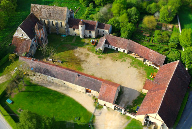 Binnenkoer van een voormalig middeleeuws gasthuis in Coulommiers (Fr), 16de eeuw.