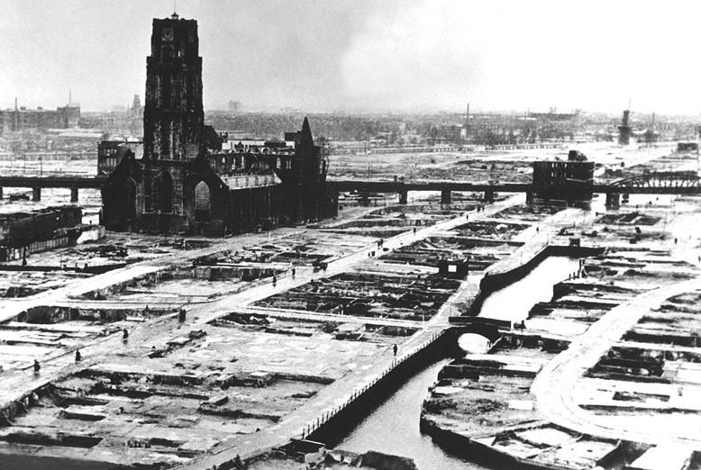 Het centrum van Rotterdam na het Duitse bombardement 