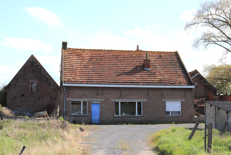 Hoeve. Knaagreepstraat 2, ontworpen door de heropbouw-architect Ernest Apers (foto: Linda Malfait).