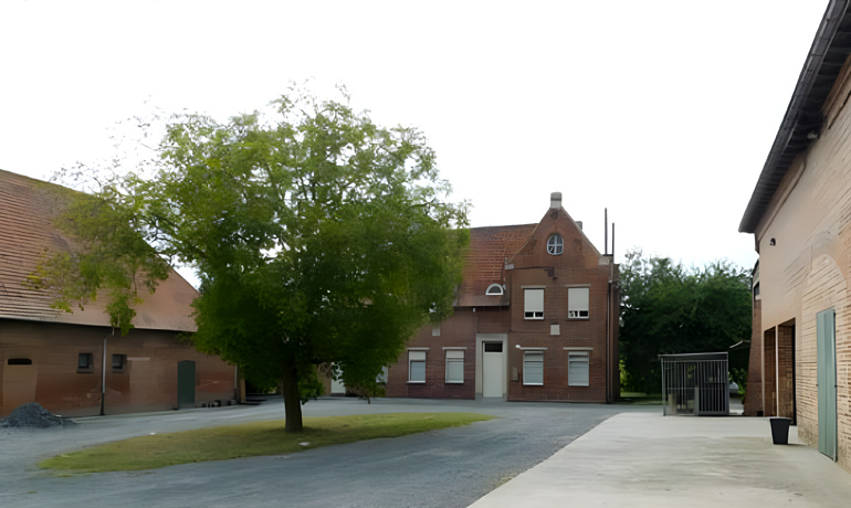 Kouterweg 64-66. Een dubbel-boerderij aan weerskanten van de weg.