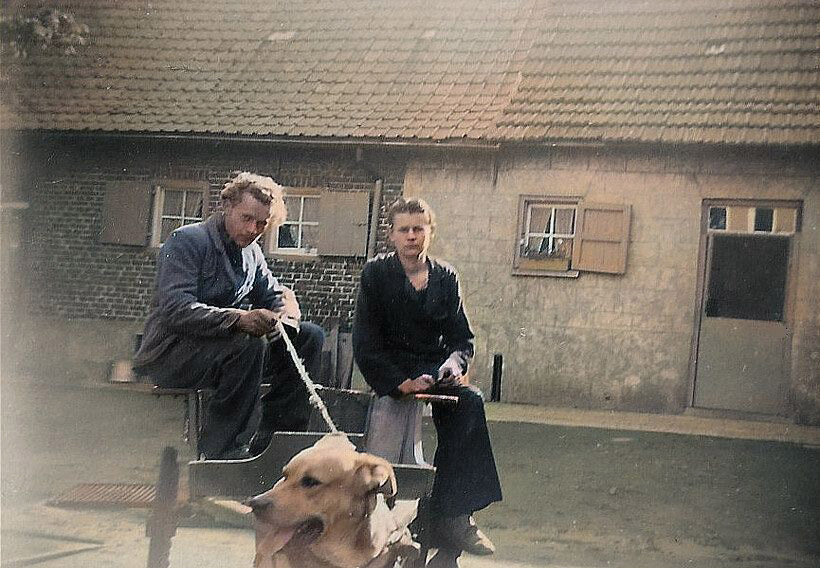 Jules en Gery Grymonprez met Bella en de bierkar van de Tuimelare.