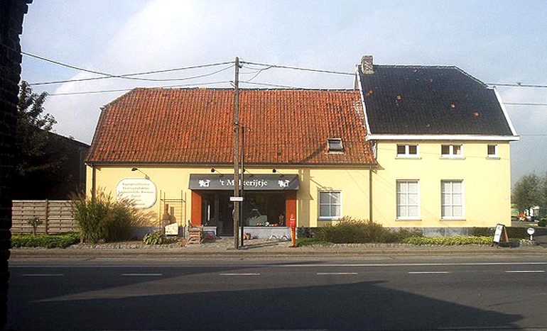 Op de plaats van 't Melkerijtje, aan de overkant van de Meerlaanstraat, stond eeuwenlang de herberg Den Meirlaer