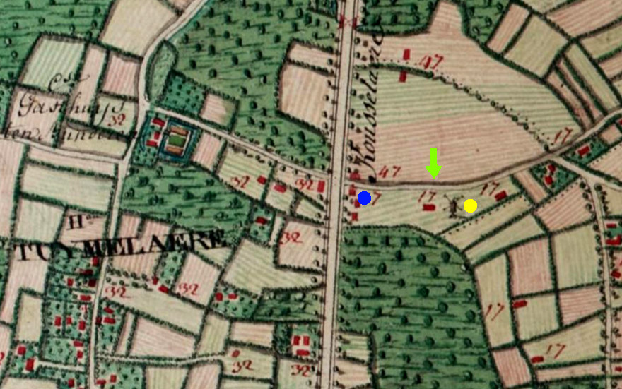 De Veldstraat (met groene pijl aangeduid), met 2 blikvangers: de Veldkapel (blauwe stip) en de Veldmolen (gele stip). Uitsnede van de Ferrariskaart der Oostenrijkse Nederlanden, 1773)
