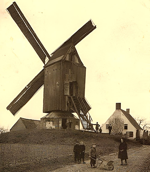 Sinnesaels molen, eind 19de eeuw (Bron: Ansichtkaart Vangeenberghe-Bonte)