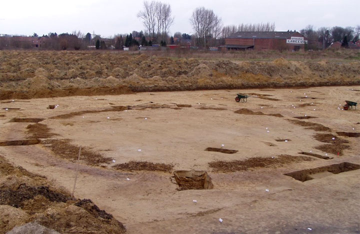 Archeologische opgraving van de grafheuvel aan de Mandelstraat in Rumbeke.