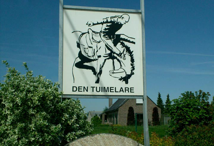 Het bord met het logo van den Tuimelare, ter hoogte van de Oude Heirweg nr. 23.