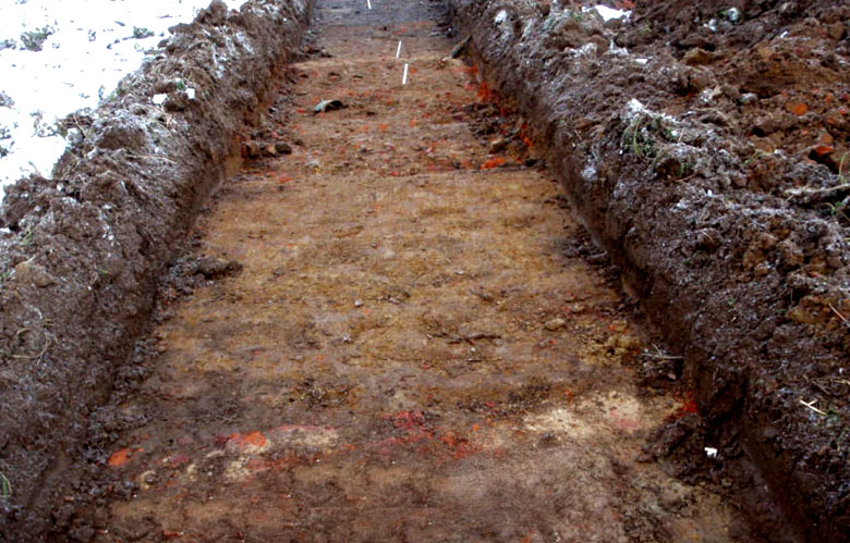 Funderingen van de verdwenen herberg Het nachtlichtje blootgelegd tijdens archeologisch bodemonderzoek (© Antea Group, 2011).